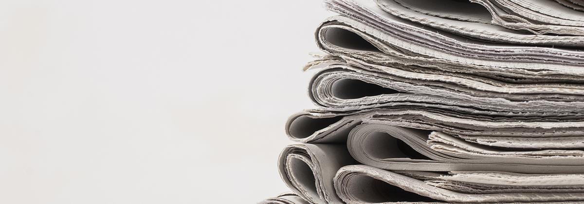 journaux sur une table