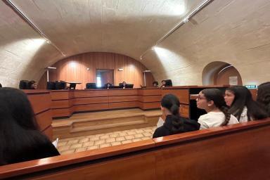 Salle d'audience pour le procès fictif des collégiens à Tarascon