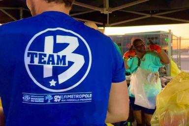 Vue du tshirt d'un bénévole avec le logo Team13 dessus