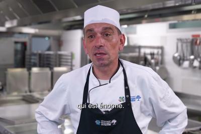 Découvrez le métier de... Benoît, chef de cuisine en collège - Lire la vidéo 1 sur 6, fenêtre modale