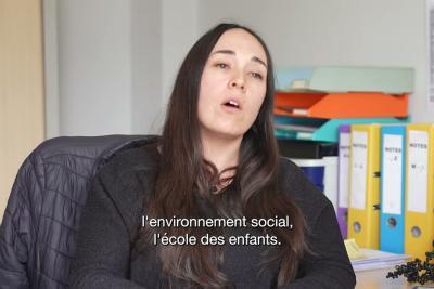 Découvrez le métier de... Johanna, assistante sociale - Lire la vidéo 1 sur 7, fenêtre modale