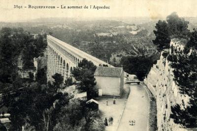 photo en noir et blanc de la vue de l'aqueduc d'en haut - Agrandir l'image 3 sur 4, fenêtre modale
