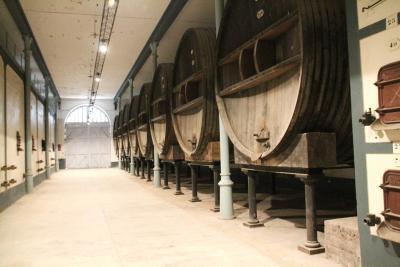 Grands tonneaux couchés avec robinets - Agrandir l'image 2 sur 6, fenêtre modale