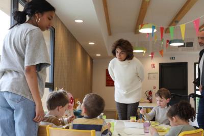 Inauguration d'un nouveau restaurant scolaire à Saint-Chamas par Martine Vassal et les élus - Agrandir l'image 4 sur 8, fenêtre modale
