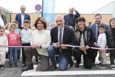 Inauguration d'un nouveau restaurant scolaire à Saint-Chamas par Martine Vassal et les élus - Agrandir l'image 3 sur 8, fenêtre modale