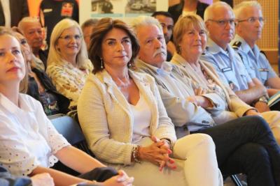 Les élus présents aux côtés de Martine Vassal lors de la réunion publique mi-mandat à Gémenos - Agrandir l'image 1 sur 8, fenêtre modale