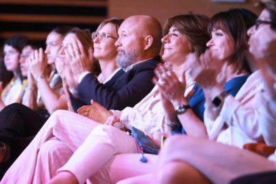 Vue de l'assistance et des élus à Velaux - Agrandir l'image 6 sur 11, fenêtre modale