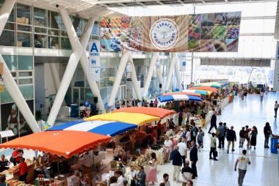 Le public au premier salon Préférence Provence - Agrandir l'image 29 sur 30, fenêtre modale