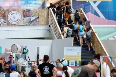 Le public au premier salon Préférence Provence - Agrandir l'image 12 sur 30, fenêtre modale