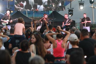 Le public au premier salon Préférence Provence - Agrandir l'image 16 sur 30, fenêtre modale
