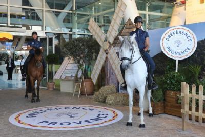 La garde à cheval à Préférence Provence - Agrandir l'image 22 sur 30, fenêtre modale