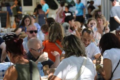 Le public au premier salon Préférence Provence - Agrandir l'image 17 sur 30, fenêtre modale