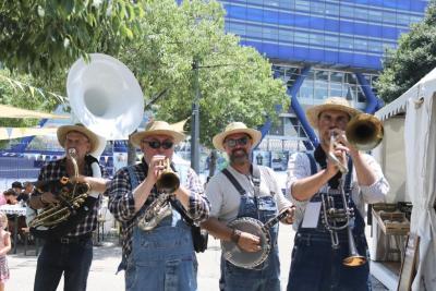 Le public au premier salon Préférence Provence - Agrandir l'image 5 sur 30, fenêtre modale