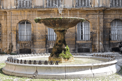 bassin avec en son centre une grande vasque sur un pied en pierre avec jaillissement de l'eau en son centre - Agrandir l'image 5 sur 8, fenêtre modale