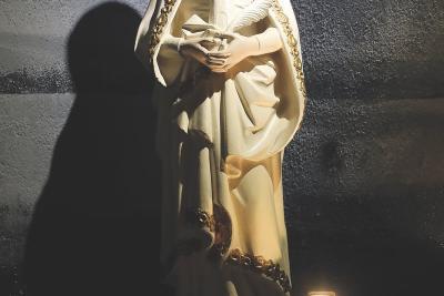 figure religieuse féminine - Agrandir l'image 3 sur 7, fenêtre modale