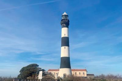 un phare noir et blanc - Agrandir l'image 3 sur 7, fenêtre modale