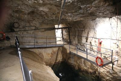 echaffaudage permettant l'accès à la cavité - Agrandir l'image 5 sur 6, fenêtre modale