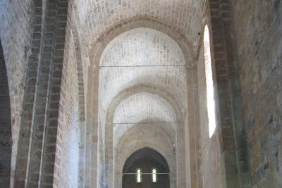 couloir étroit mais plafond extrêmement, donne une impression de tunnel - Agrandir l'image 2 sur 7, fenêtre modale
