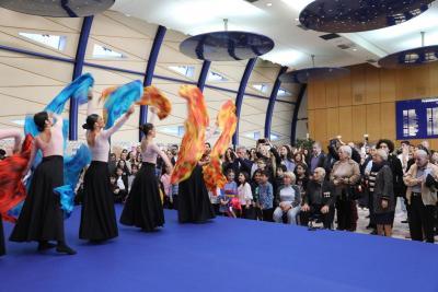 Danseuses dans le cadre des commémorations des 110 ans du génocide arménien - Agrandir l'image 9 sur 9, fenêtre modale