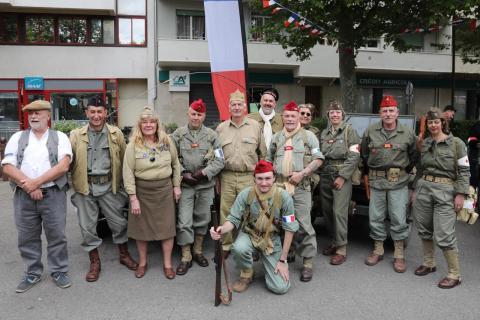 Photo de groupe en habits d'époque pour reconstitution historique