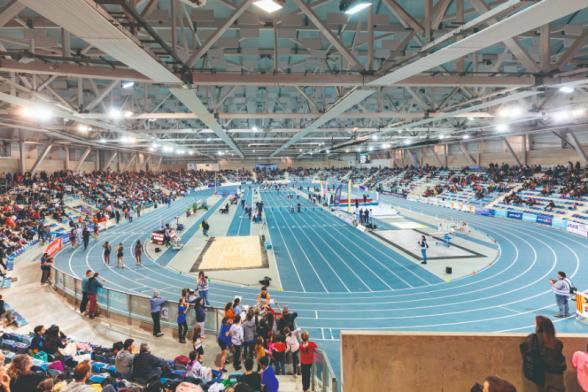 Vue du stade de Miramas, camp de base de l'équipe du Kenya - Agrandir l'image, fenêtre modale