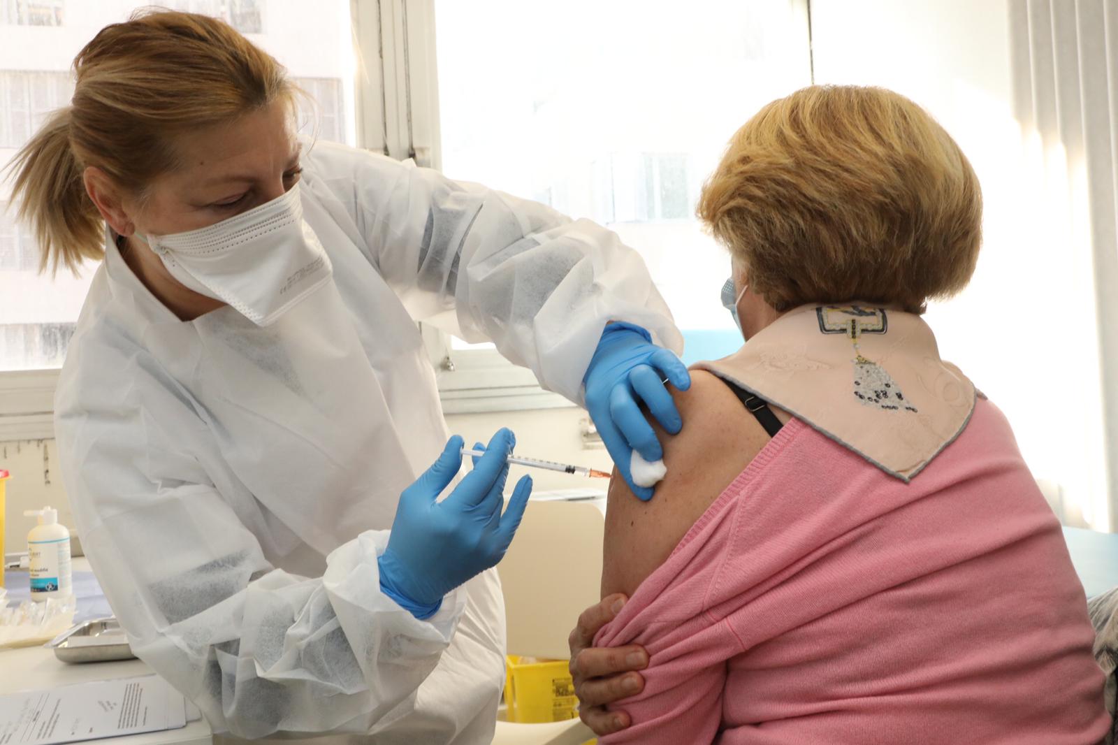 Le Departement Ouvre 5 Centres De Vaccination Retour Sur L Institution Le Departement Site Du Departement Des Bouches Du Rhone